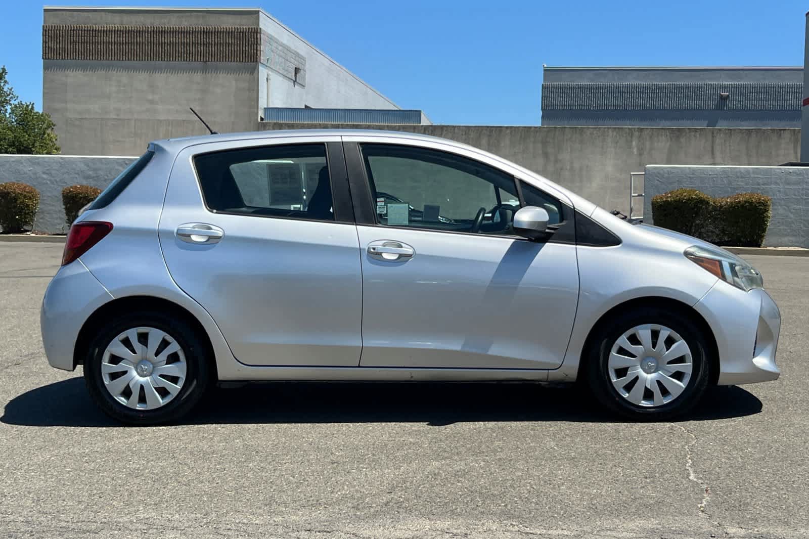 Used 2015 Toyota Yaris L FWD image 6