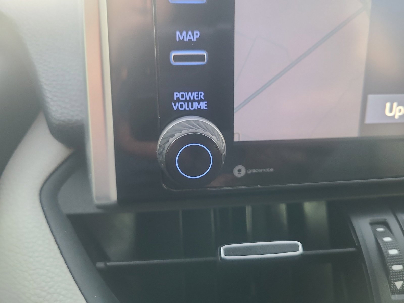 Used 2020 Toyota RAV4 Limited image 17