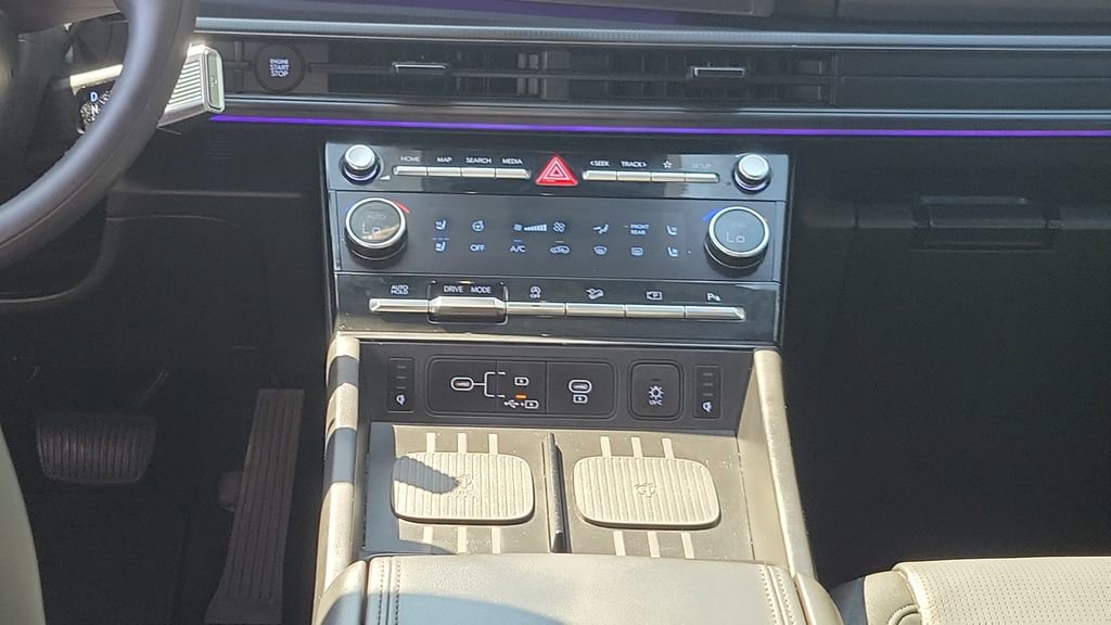 Used 2024 Hyundai Santa Fe Calligraphy FWD image 15