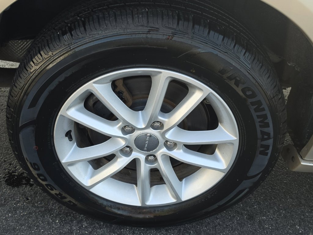 Used 2015 Dodge Grand Caravan SXT w/ Rear Park Assist Package FWD image 11