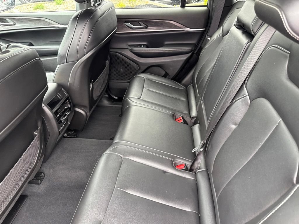 Certified 2024 Jeep Grand Cherokee Limited w/ Black Appearance Package AWD/4WD image 35