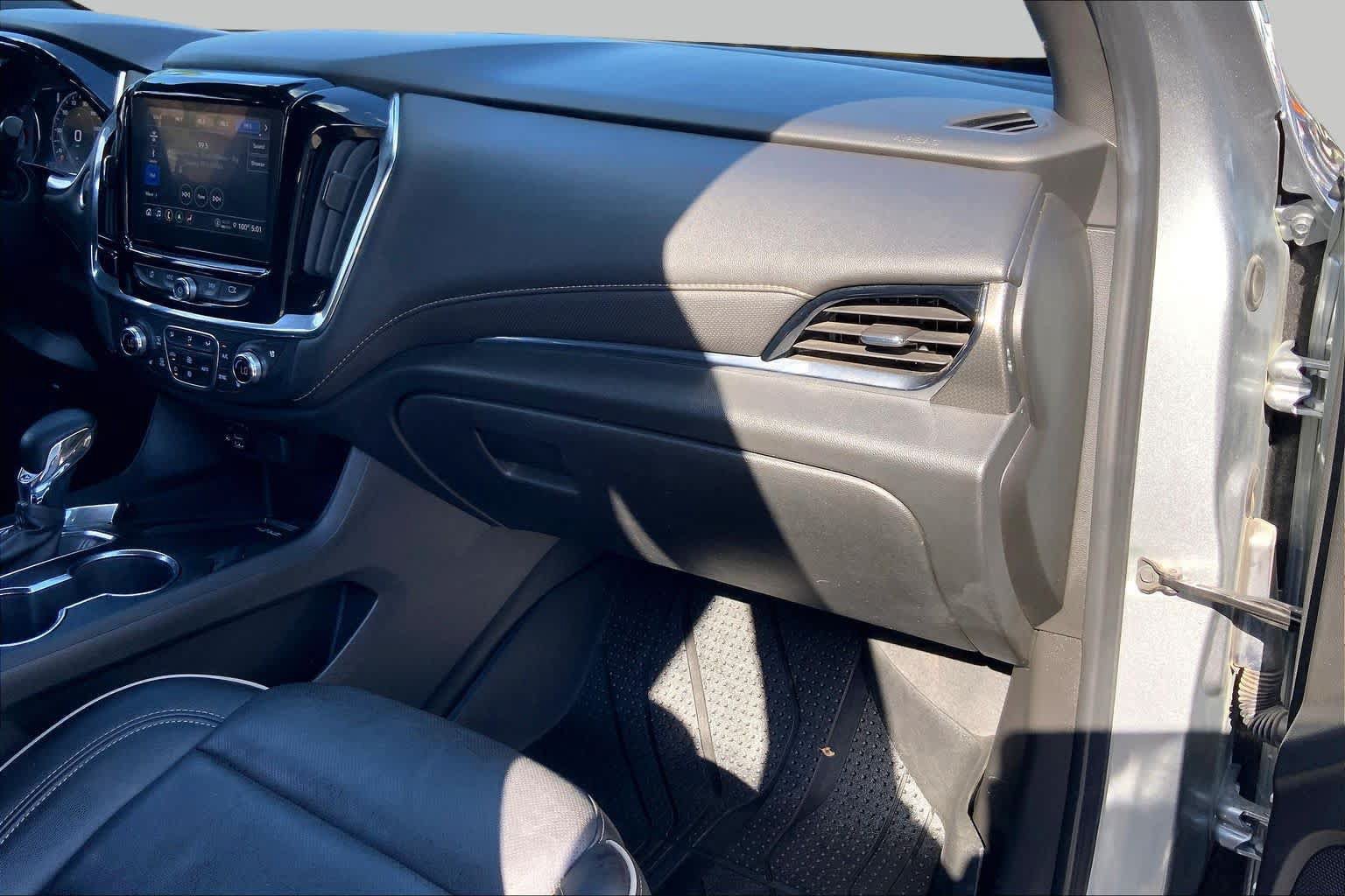 Used 2023 Chevrolet Traverse Premier w/ Redline Edition FWD image 19