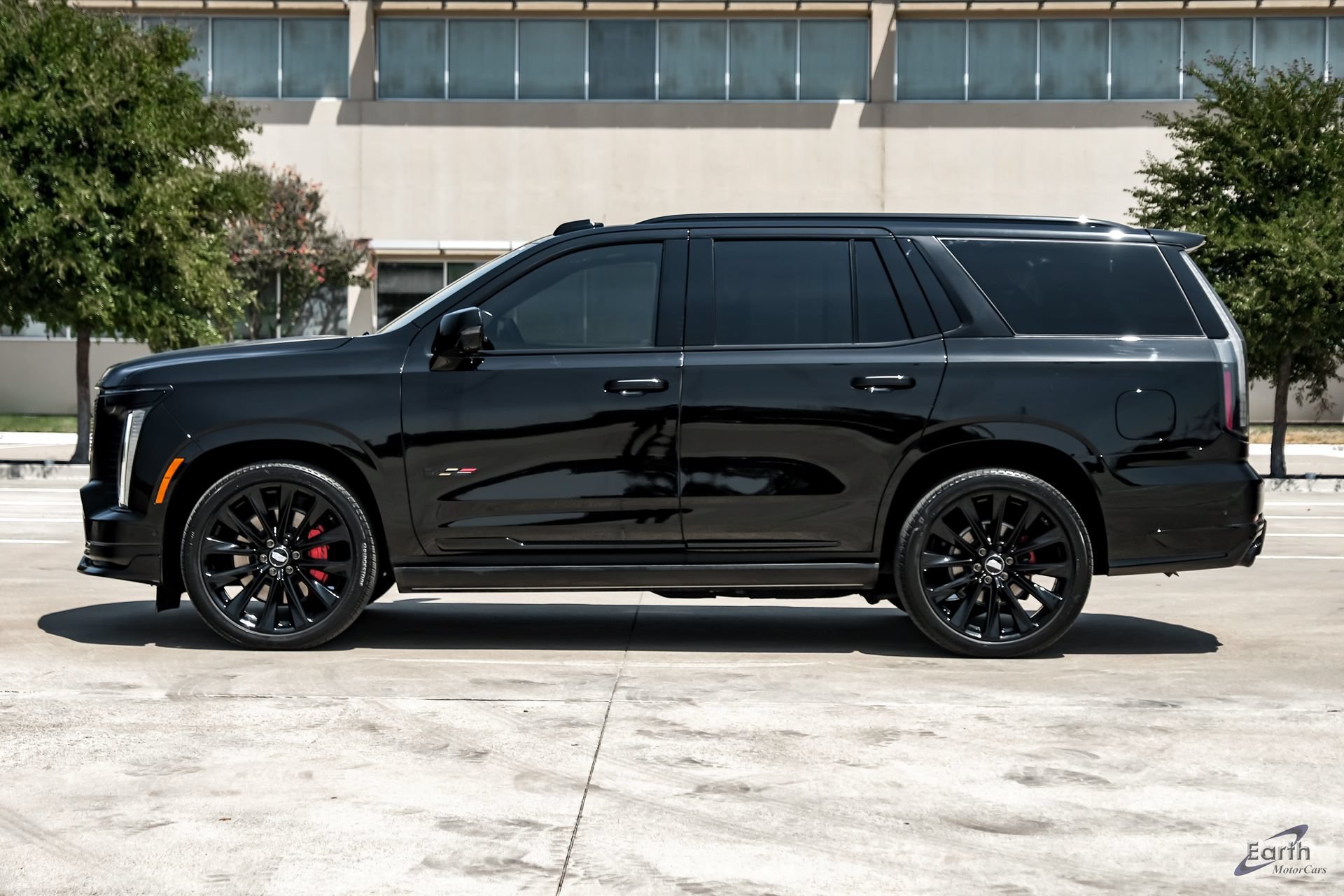 Used 2026 Cadillac Escalade V w/ LPO, ONYX Package AWD/4WD image 7