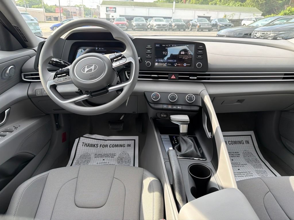 New 2026 Hyundai Elantra SE FWD image 17