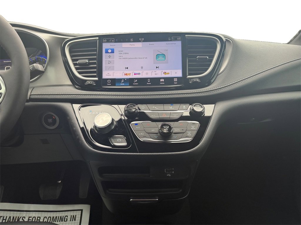 New 2026 Chrysler Pacifica Select image 11