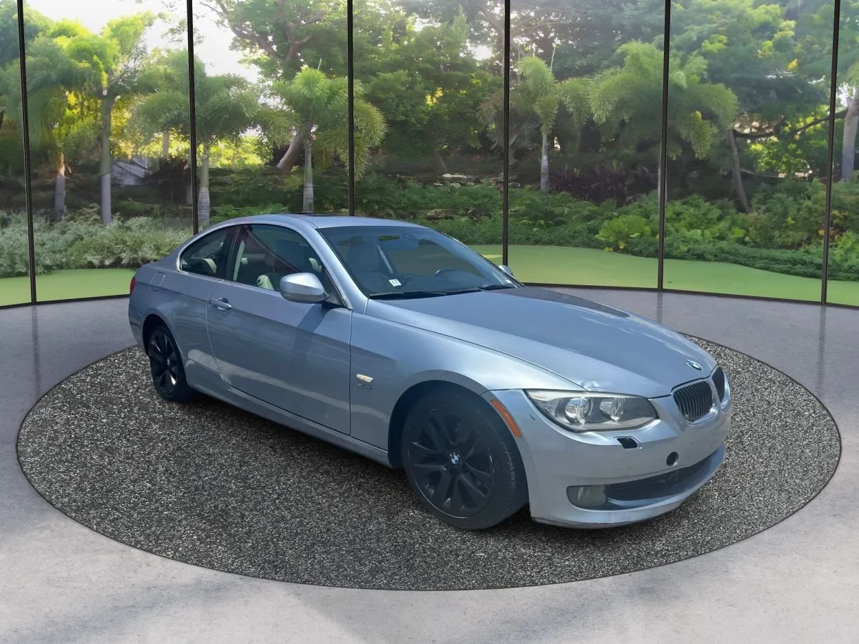 Used 2011 BMW 328i xDrive Coupe AWD/4WD image 3