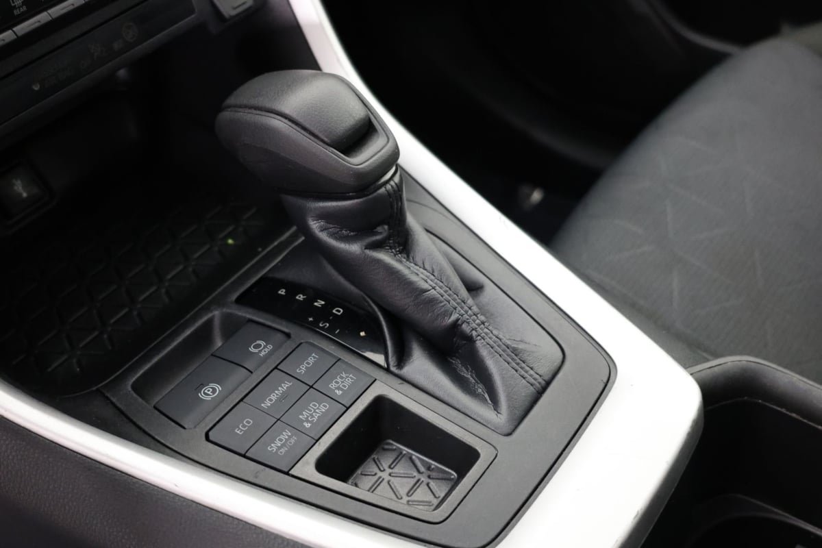 Used 2022 Toyota RAV4 XLE AWD/4WD image 6