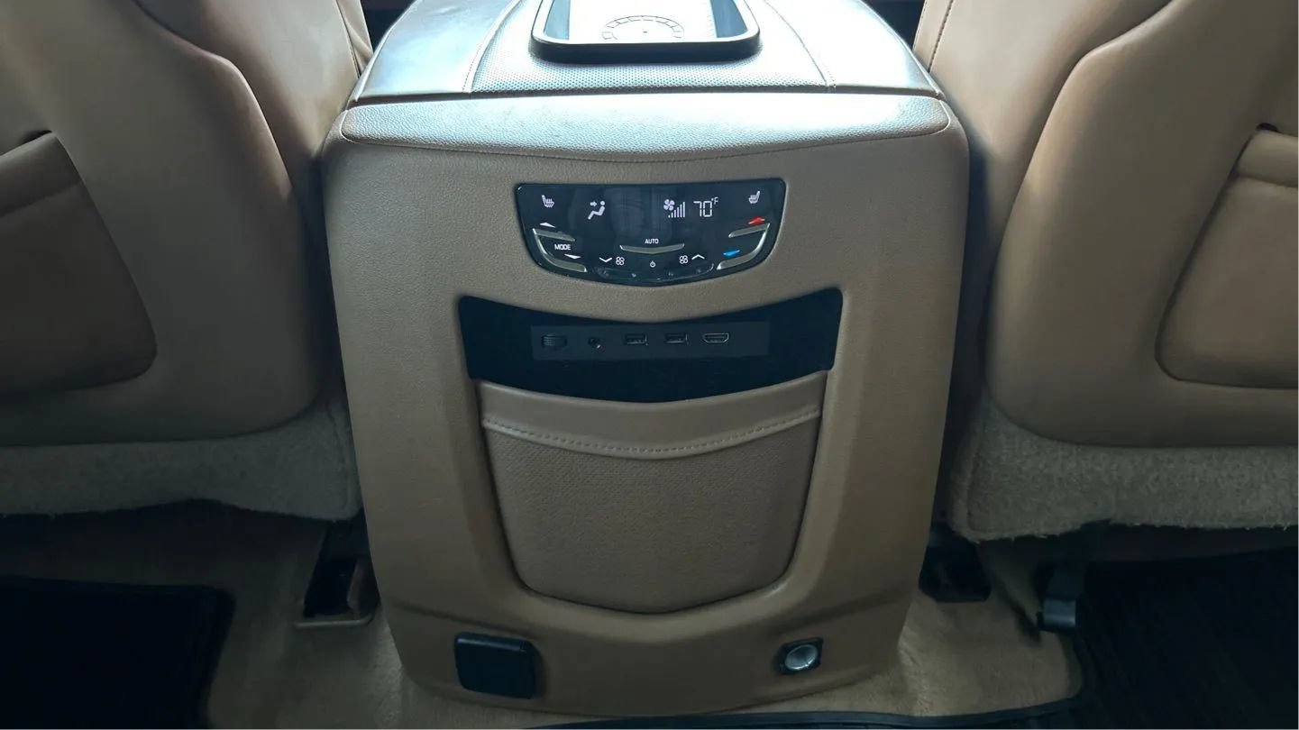 Used 2017 Cadillac Escalade Platinum RWD image 42
