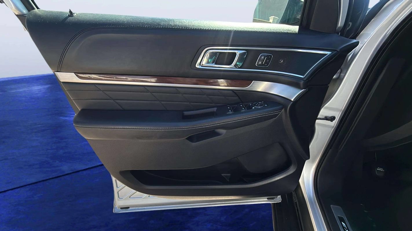 Used 2017 Ford Explorer Platinum AWD/4WD image 16
