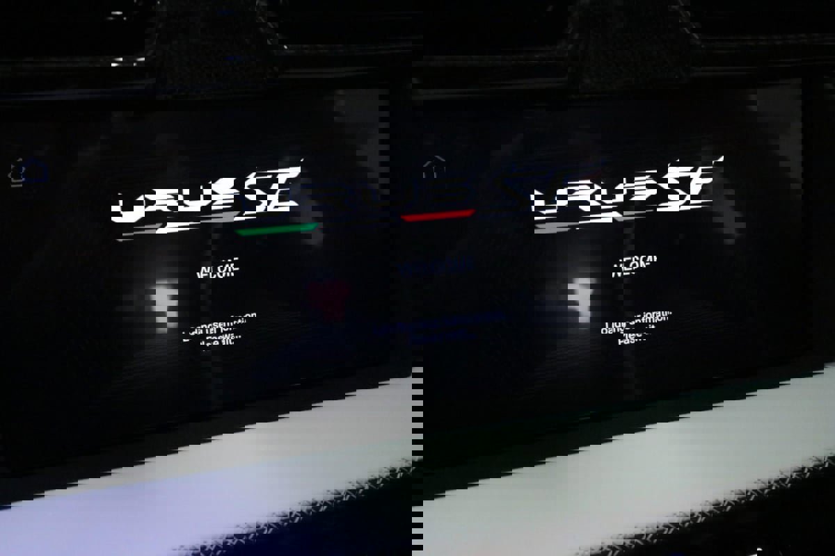 Used 2025 Lamborghini Urus SE image 23