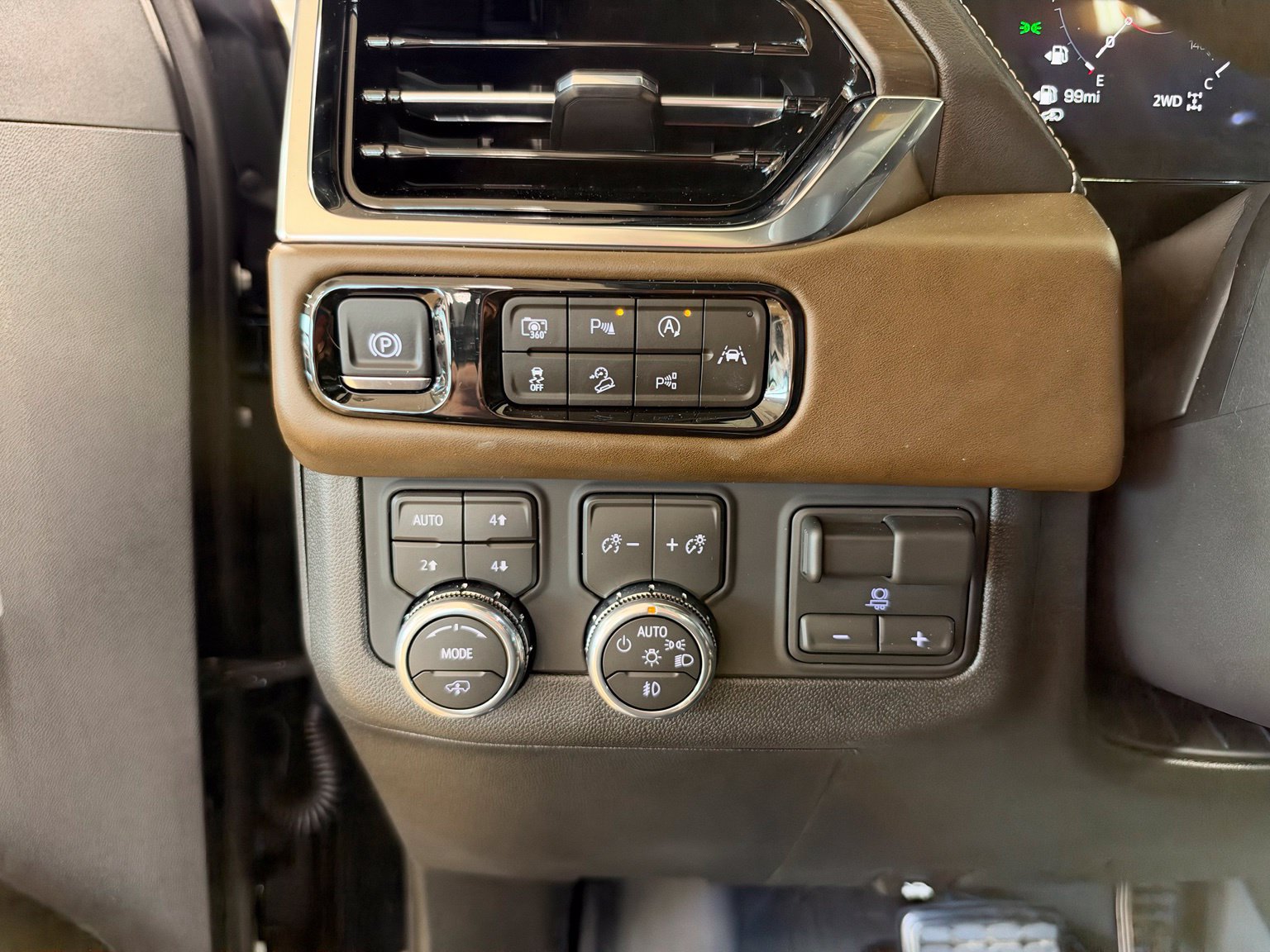 Used 2026 GMC Yukon XL Denali Ultimate w/ LPO, Illumination Package AWD/4WD image 25