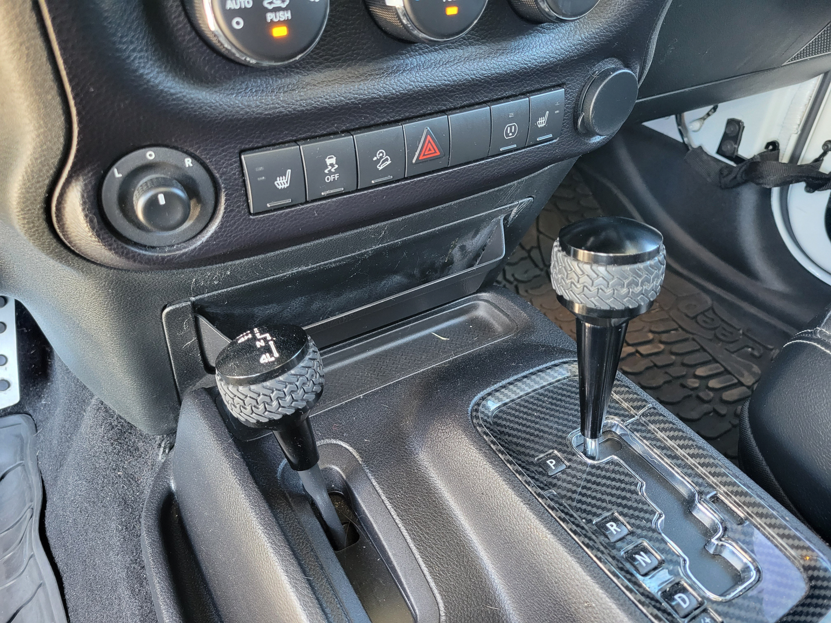 Used 2016 Jeep Wrangler Unlimited Rubicon AWD/4WD image 16