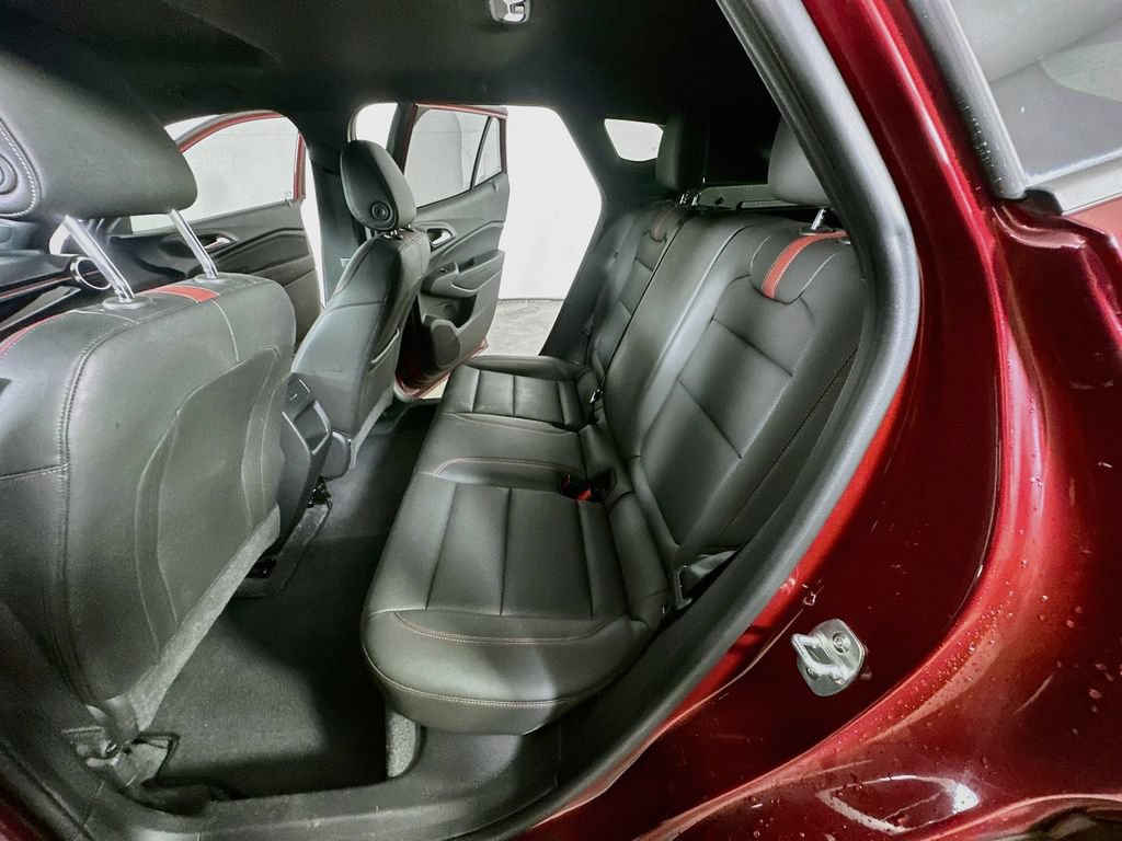 Used 2025 Chevrolet Trax RS w/ Sunroof Package FWD image 16