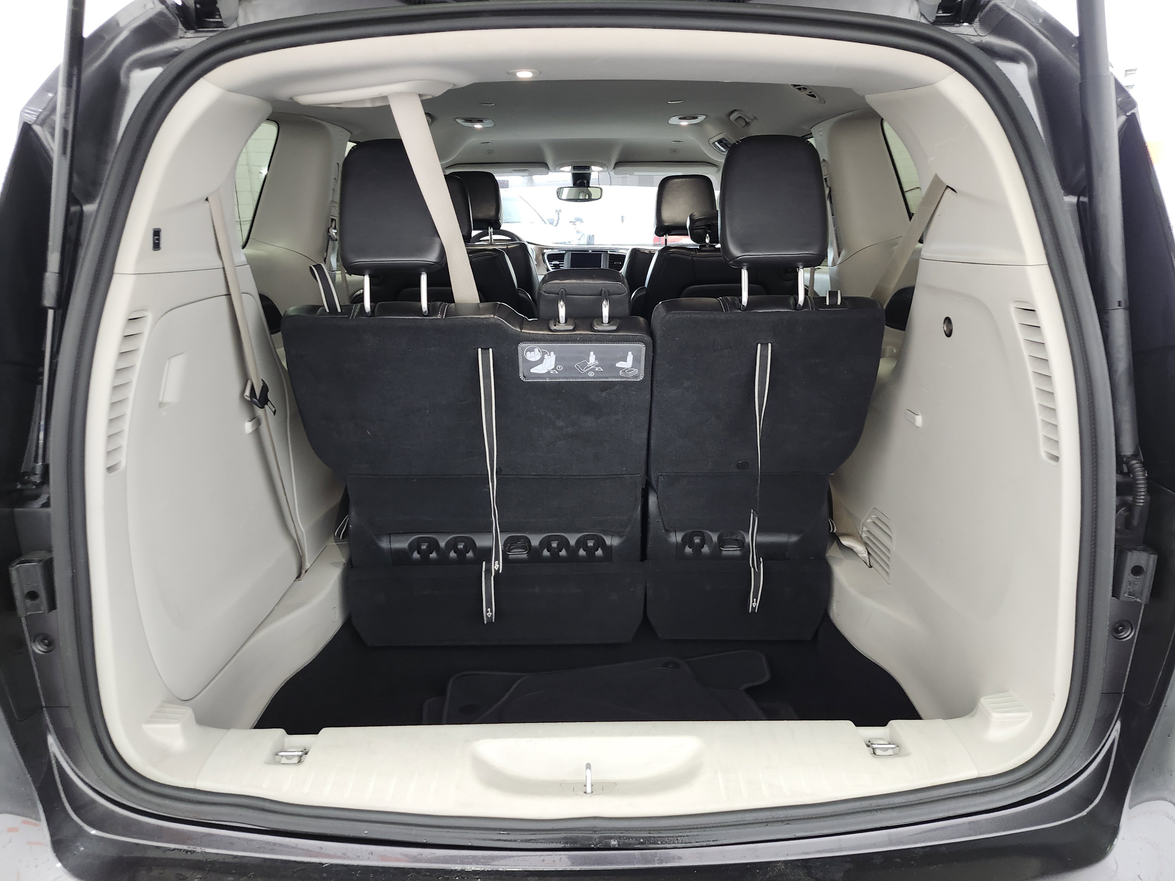 Used 2021 Chrysler Voyager Lxi image 17