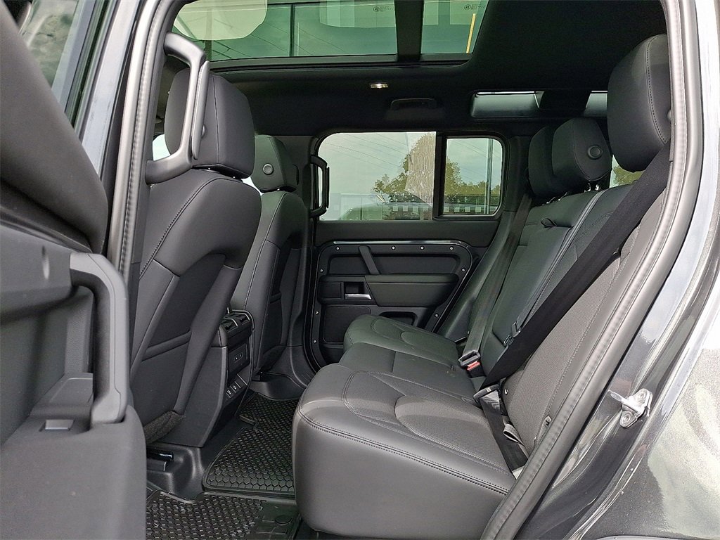 New 2025 Land Rover Defender 110 S image 6