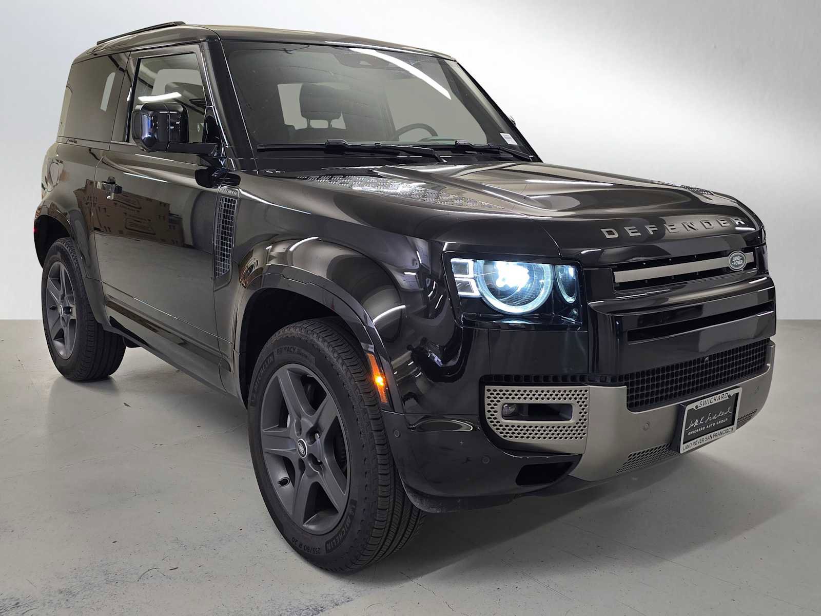 Used 2025 Land Rover Defender 90 X-Dynamic SE image 7