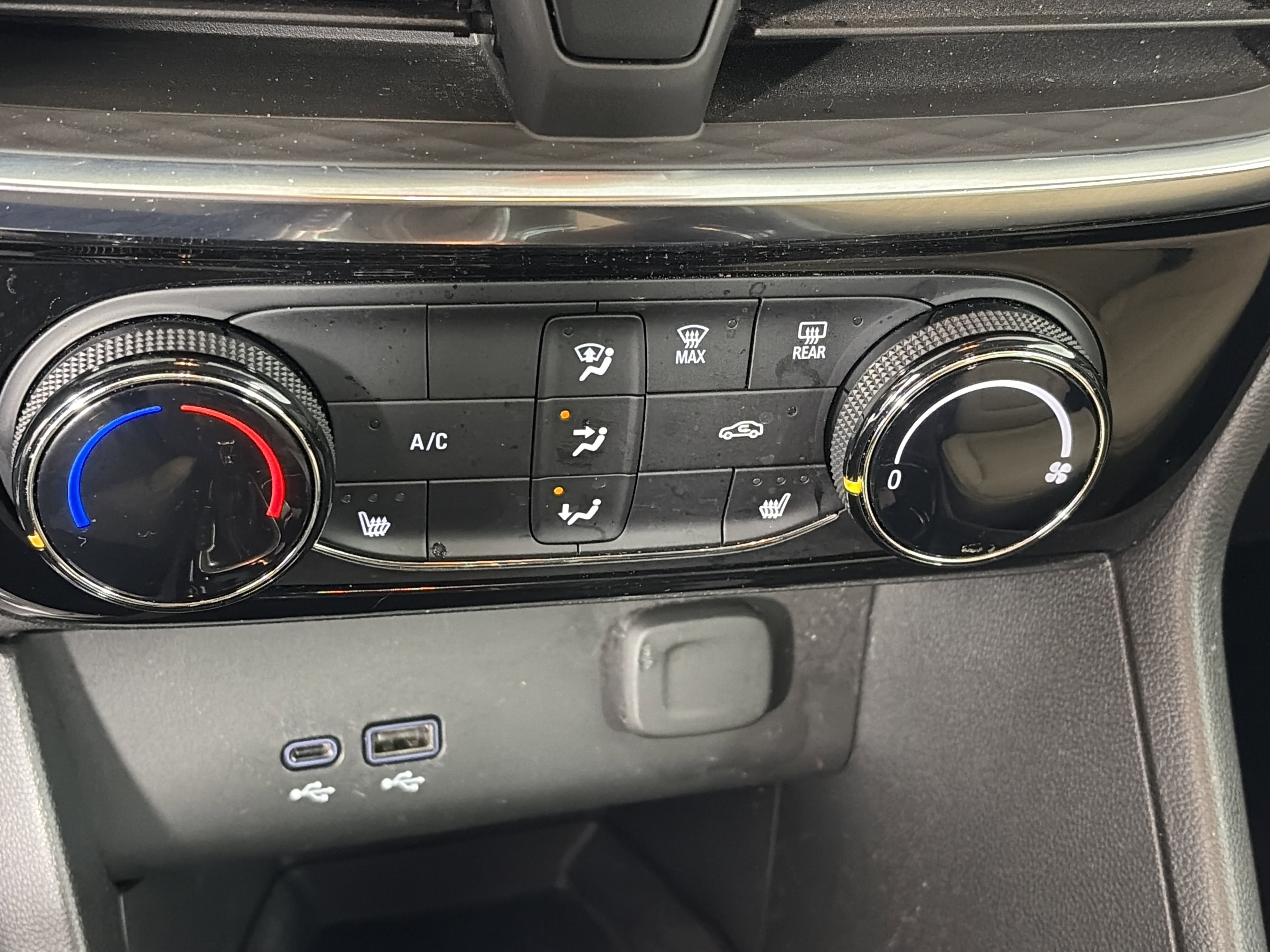 Certified 2024 Buick Encore GX Sport Touring w/ Comfort Package image 22