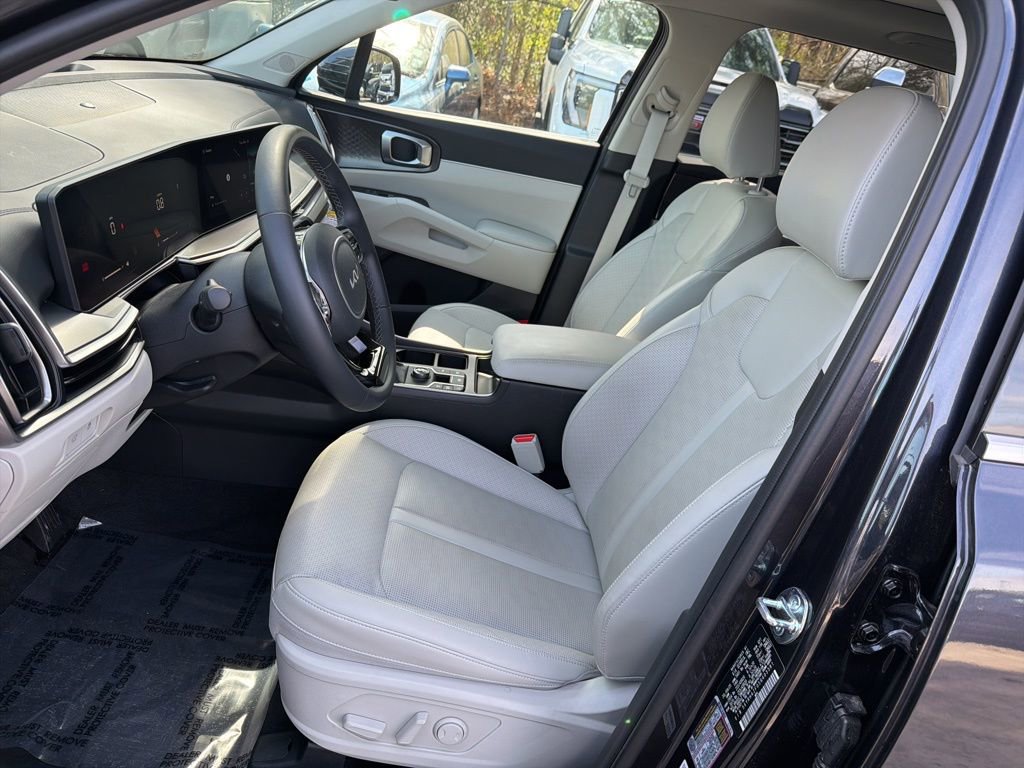 Certified 2025 Kia Sorento EX w/ Panoramic Sunroof Package FWD image 15