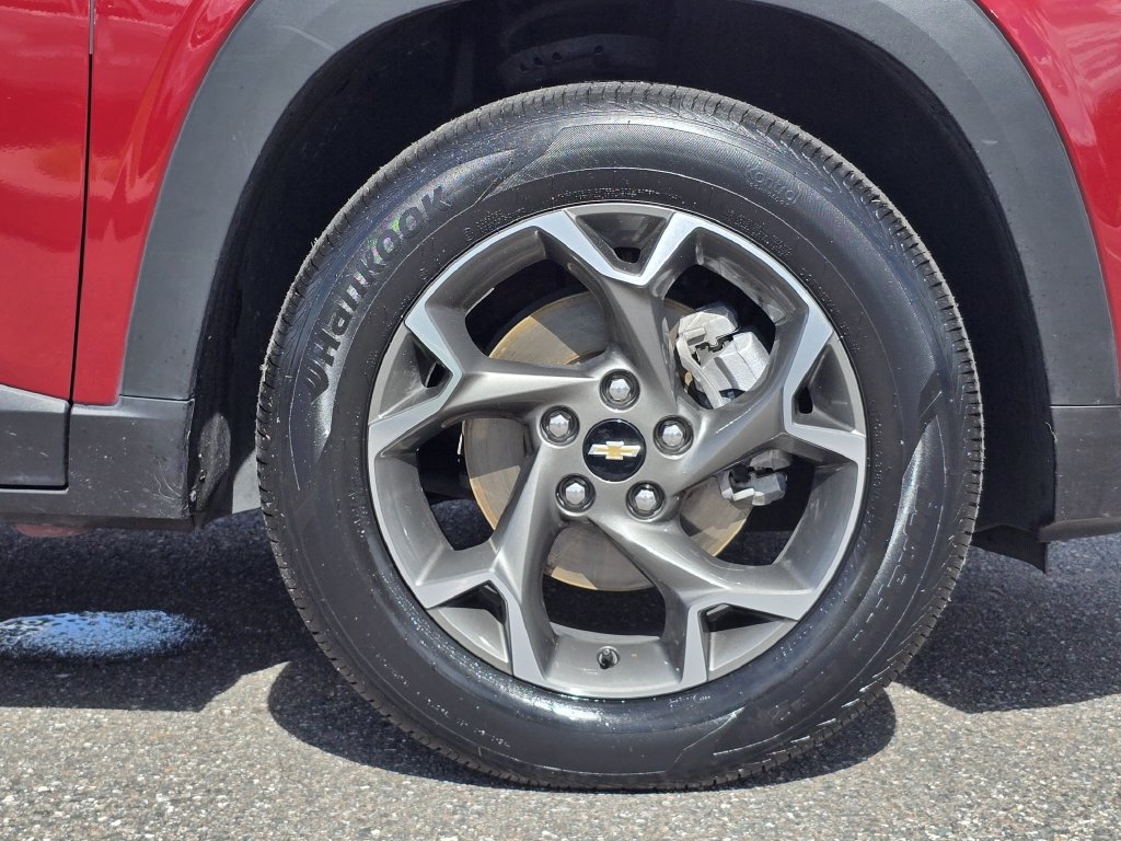 Used 2025 Chevrolet Trax LT w/ Driver Confidence Package FWD image 11