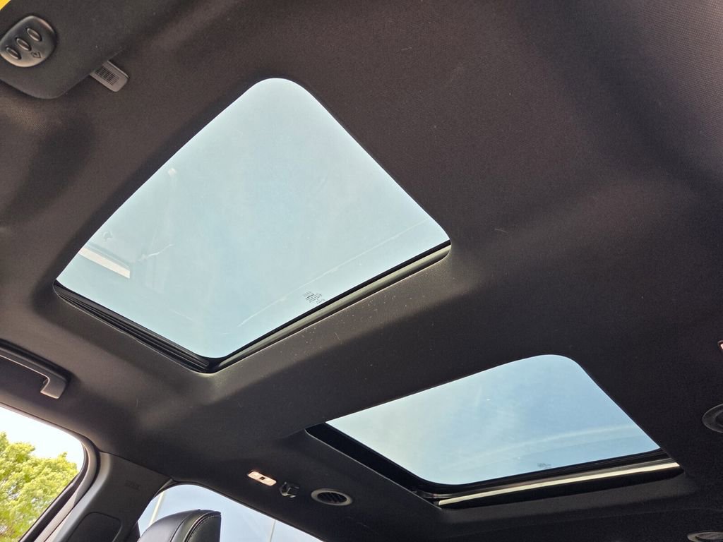 Used 2018 Ford Explorer Platinum image 18