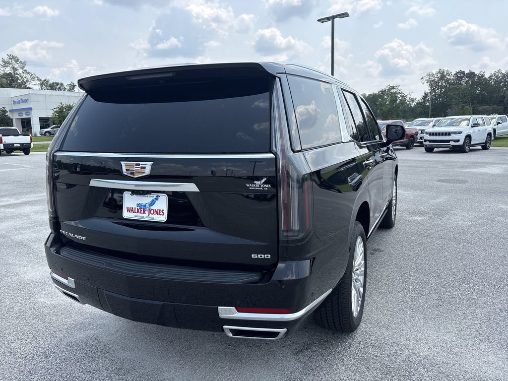 Used 2026 Cadillac Escalade Luxury RWD image 5