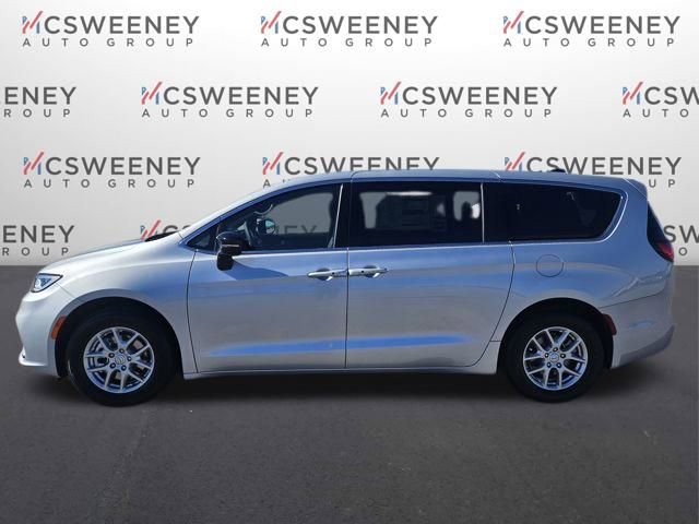 New 2026 Chrysler Pacifica Select image 2