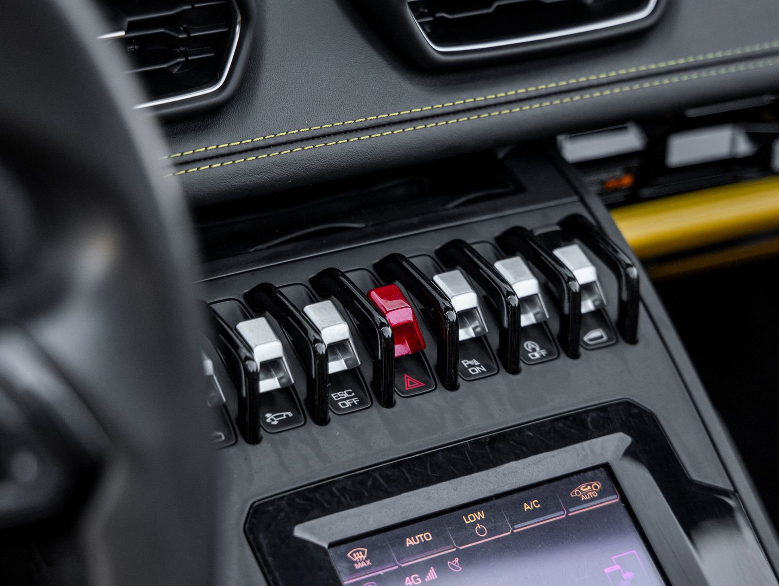 Used 2020 Lamborghini Huracan EVO image 28