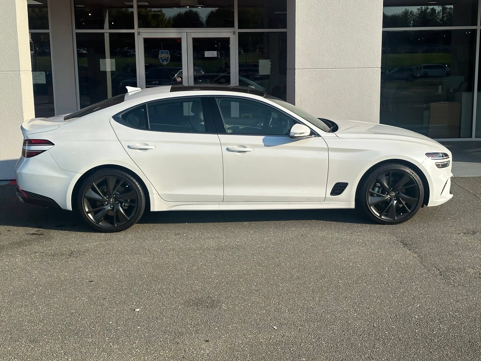Used 2023 Genesis G70 2.0T w/ Sport Prestige Package RWD image 17