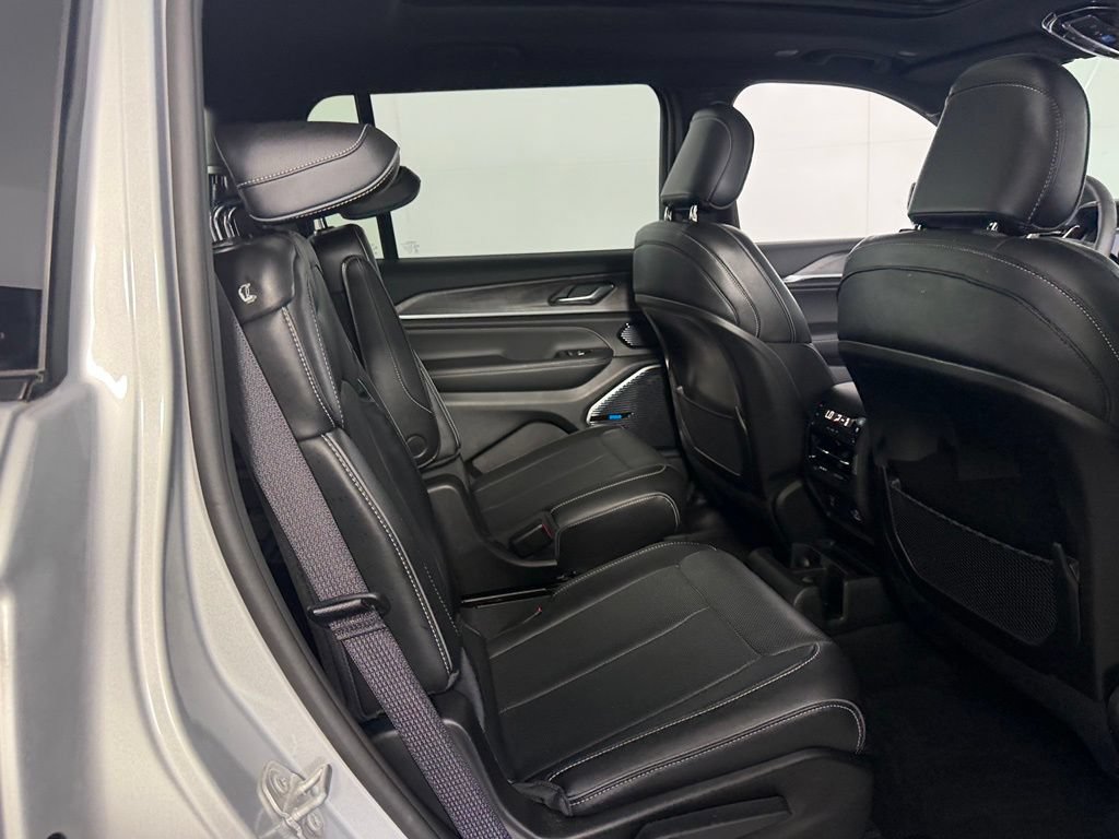 Used 2023 Jeep Grand Cherokee L Overland AWD/4WD image 31