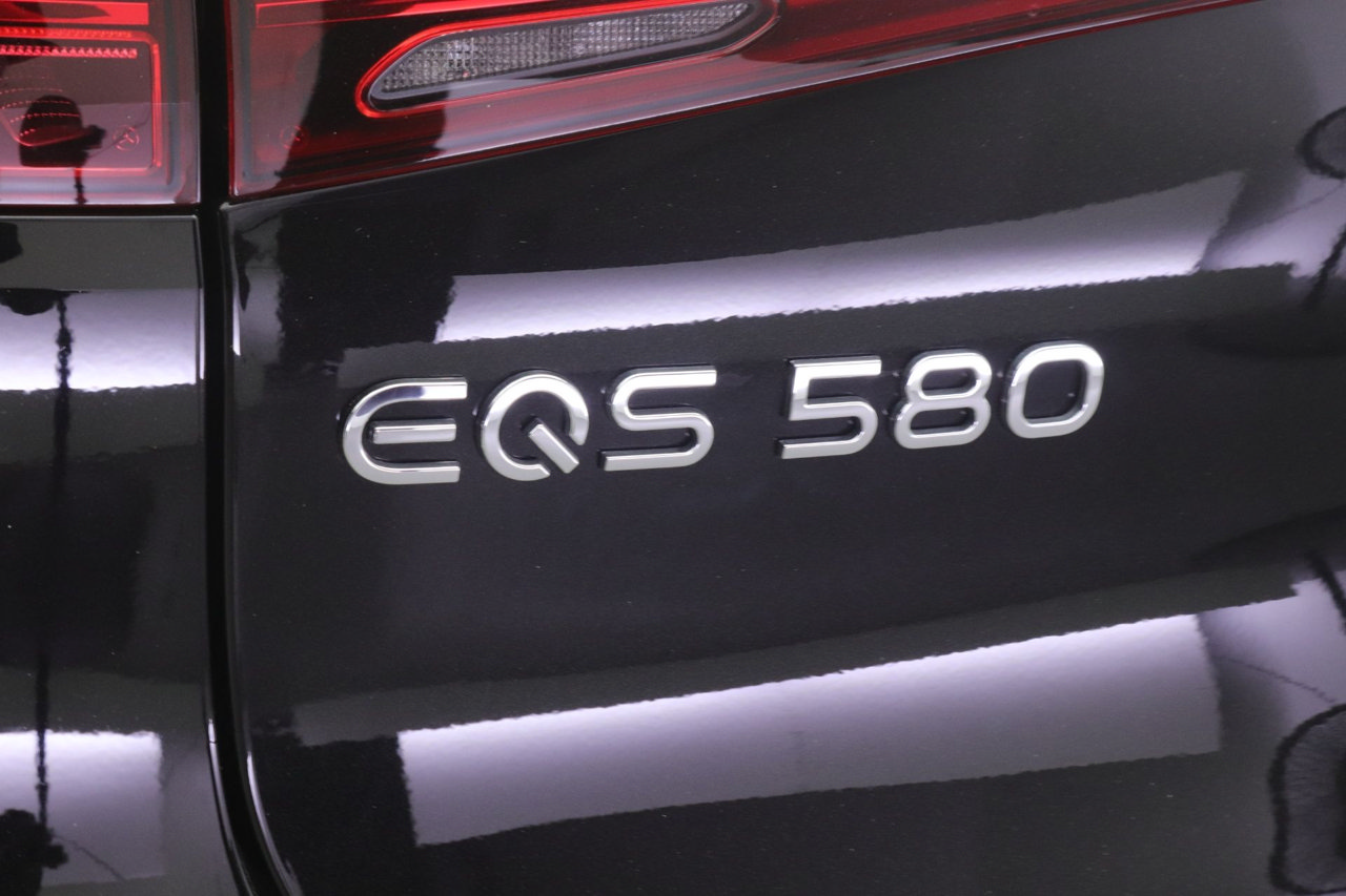 Used 2023 Mercedes-Benz EQS 580 4MATIC SUV image 19