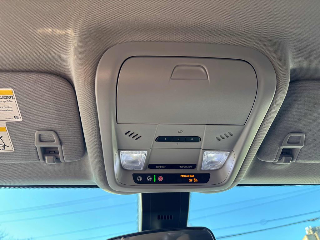 Used 2021 Chevrolet Equinox LT w/ Driver Convenience Package image 32