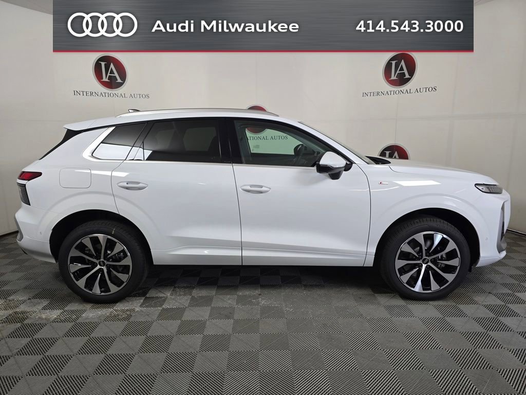 New 2026 Audi Q3 quattro 2.0T AWD/4WD image 3