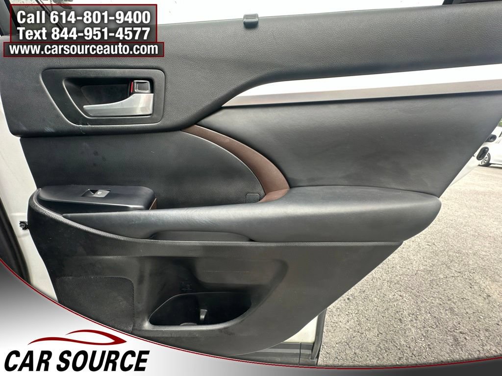 Used 2019 Toyota Highlander XLE AWD/4WD image 28