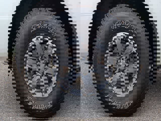 Used 2018 Nissan Frontier PRO-4X image 14