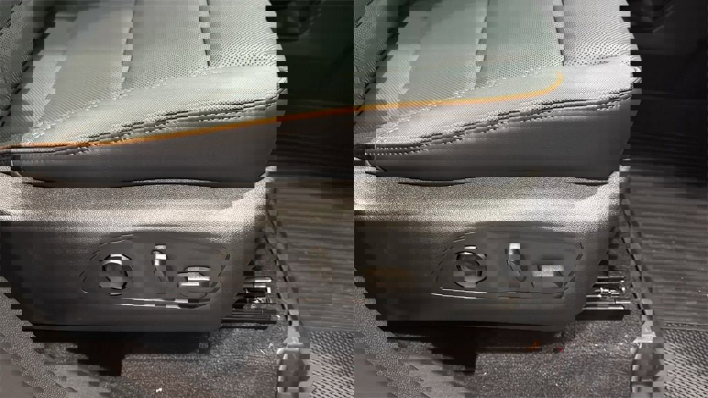 New 2026 GMC Acadia AT4 w/ Luxury Package image 13