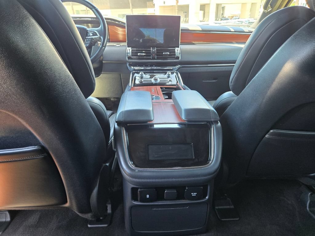 Used 2024 Lincoln Navigator Reserve AWD/4WD image 16