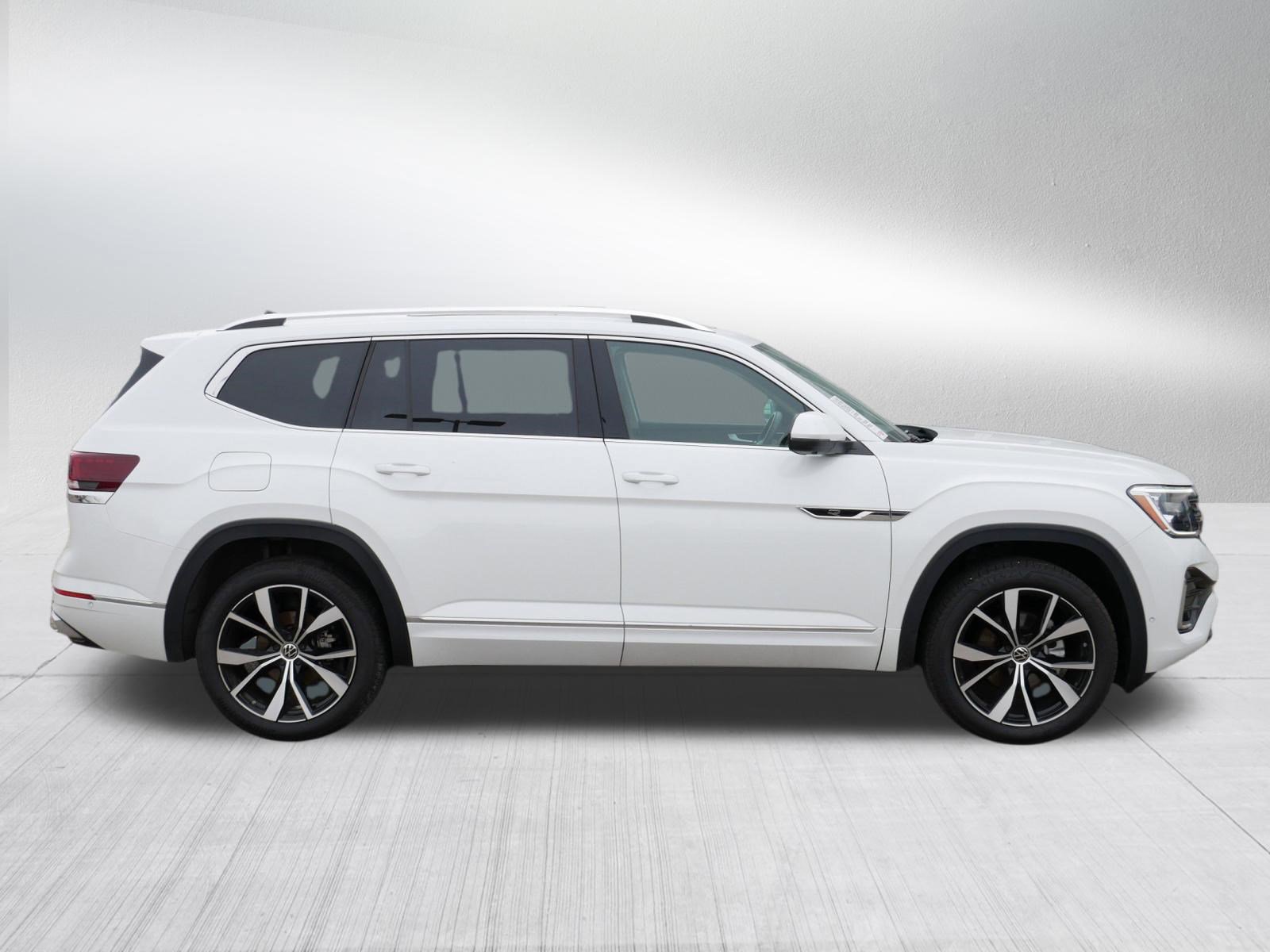 Certified 2025 Volkswagen Atlas SEL Premium R-Line AWD/4WD image 8
