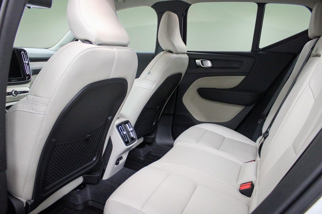 New 2026 Volvo XC40 B4 Plus w/ Protection Package Premier FWD image 25