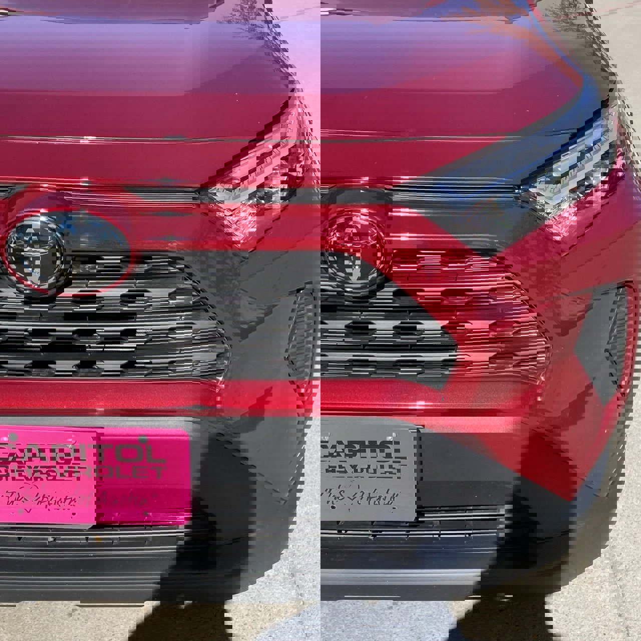 Used 2025 Toyota RAV4 XLE image 8