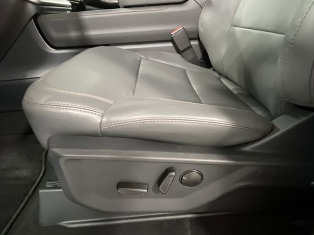 New 2025 Ford Expedition Active image 18