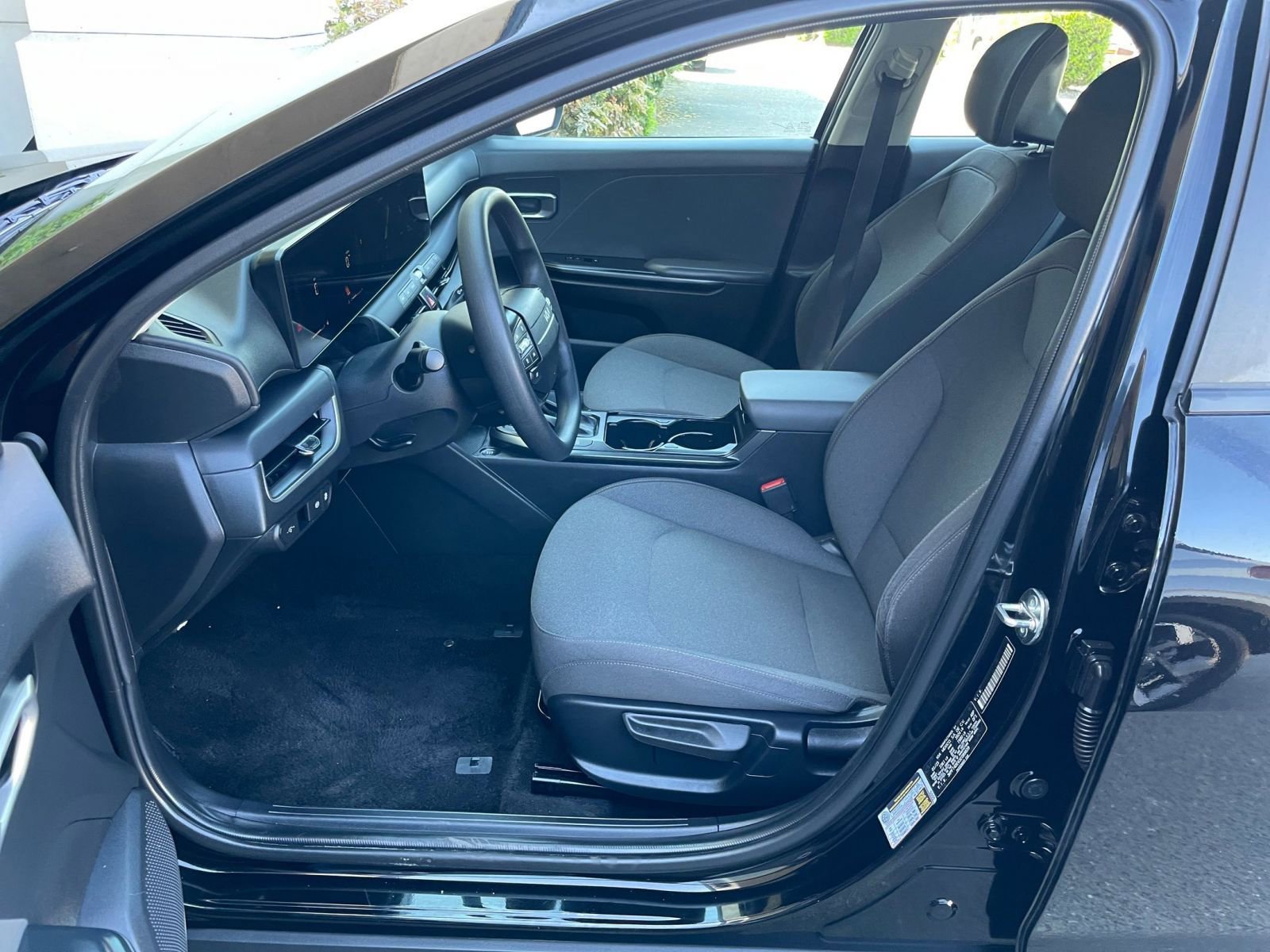 Used 2025 Kia K4 LXS image 28