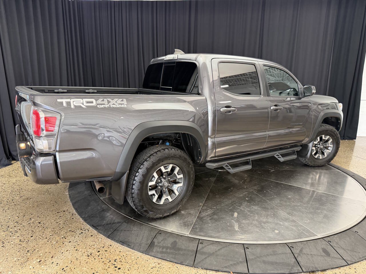 Used 2020 Toyota Tacoma TRD Off-Road w/ Technology Package AWD/4WD image 14