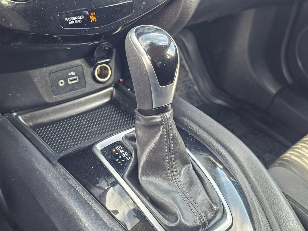 Used 2019 Nissan Rogue S FWD image 32