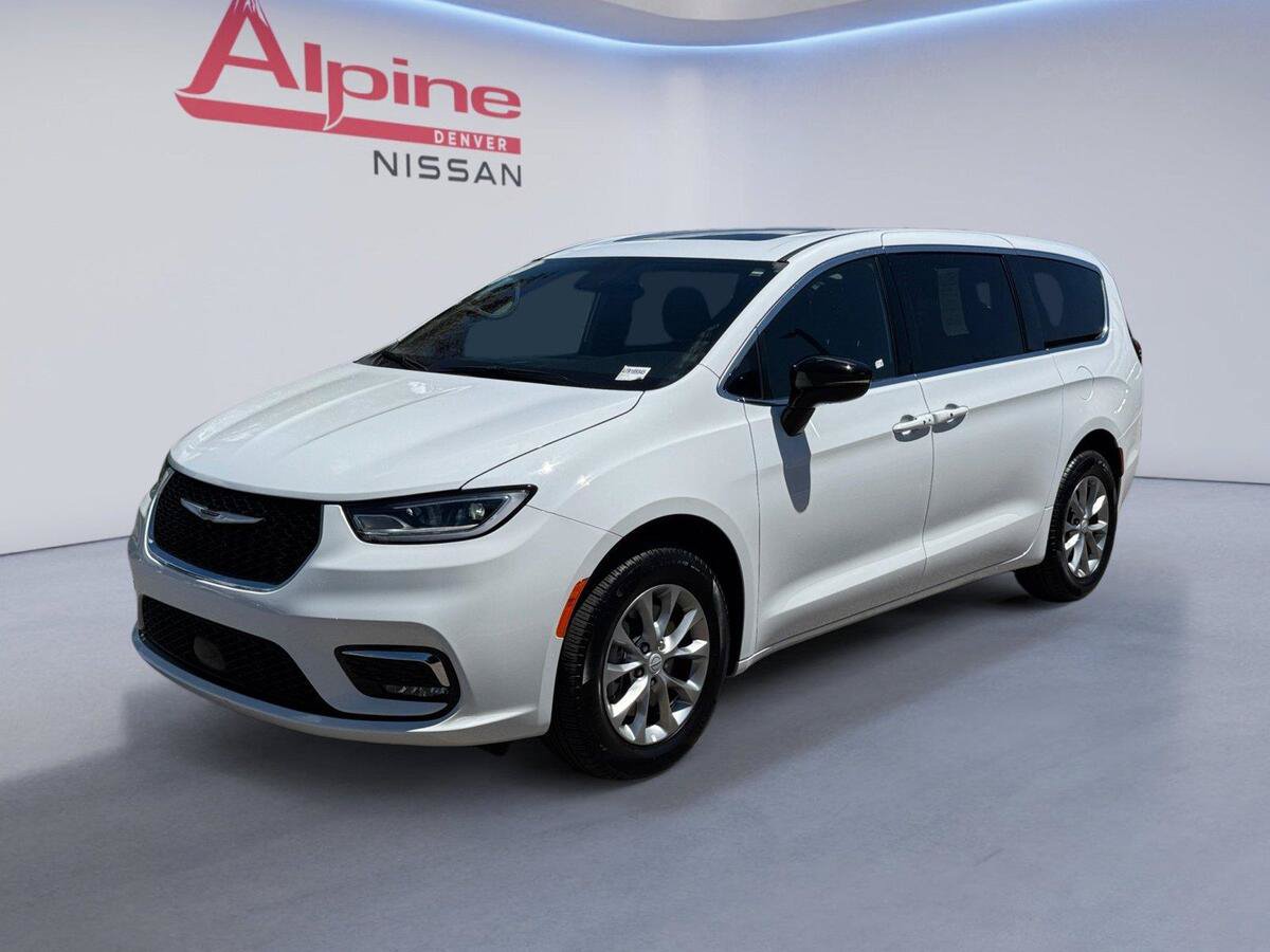 Used 2026 Chrysler Pacifica Limited AWD/4WD image 1