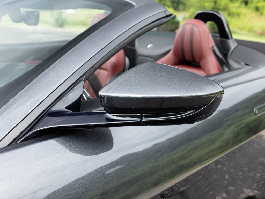 Used 2021 Aston Martin V8 Vantage Roadster RWD image 17