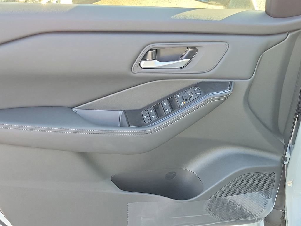 New 2026 Nissan Rogue SV AWD/4WD image 16