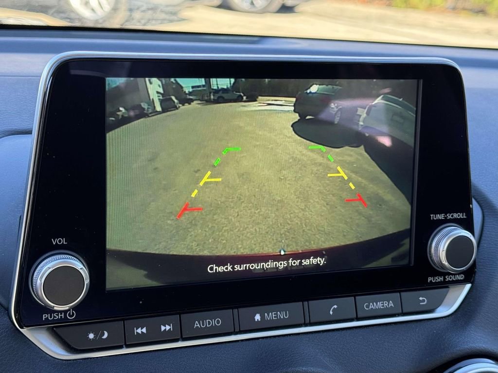 Used 2025 Nissan Sentra SV image 4