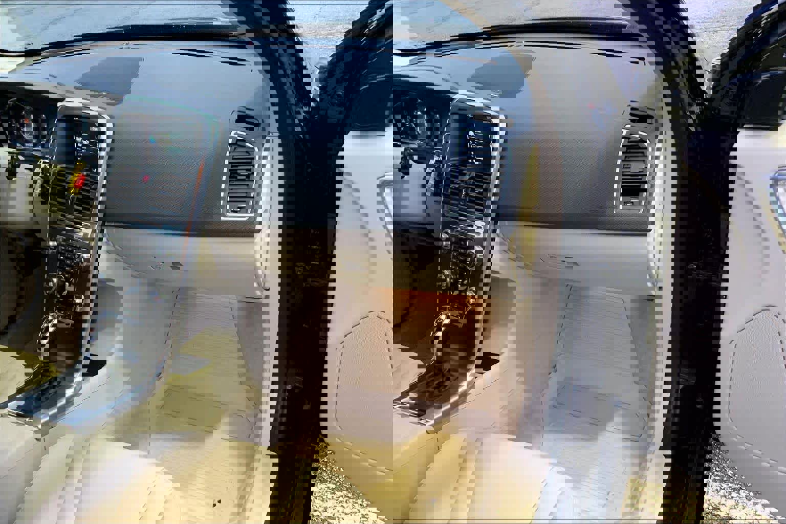 Used 2016 Volvo XC60 T5 Platinum image 17