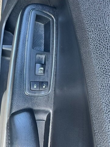 Used 2017 Chrysler 300 Limited RWD image 15