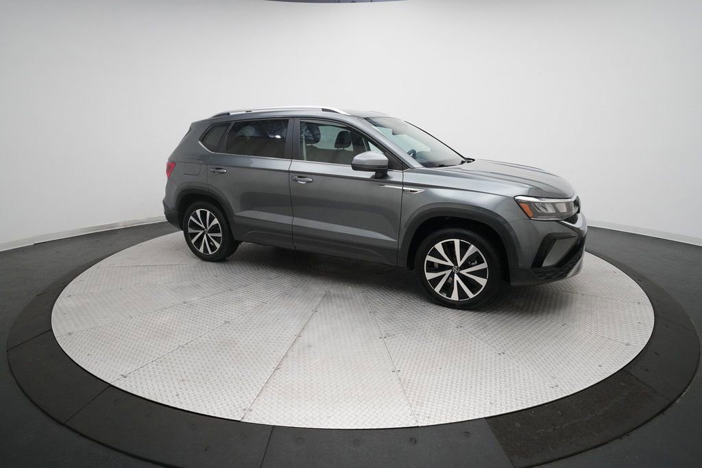 Used 2022 Volkswagen Taos SE image 13